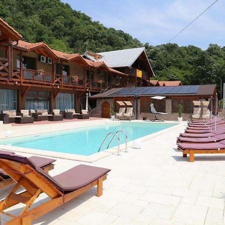 Pensiunea Deian-Clisura Dunarii Moldova Noua Bagian luar foto