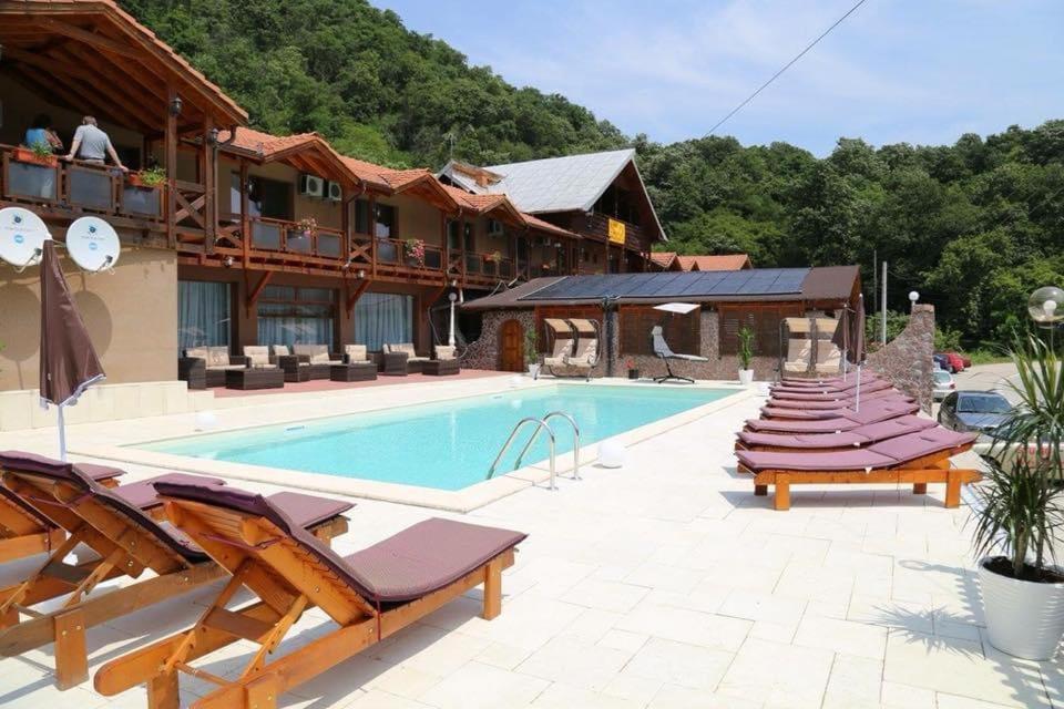 Pensiunea Deian-Clisura Dunarii Moldova Noua Bagian luar foto