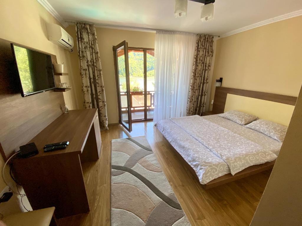 Pensiunea Deian-Clisura Dunarii Moldova Noua Bagian luar foto